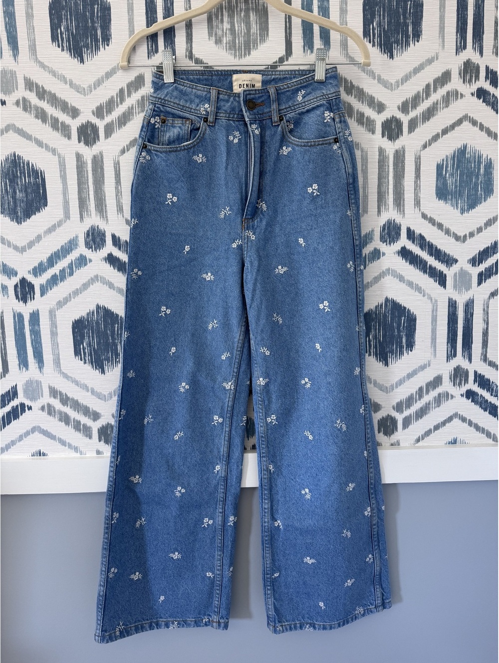 Sezane Blue Floral Embroidered Cropped Jeans